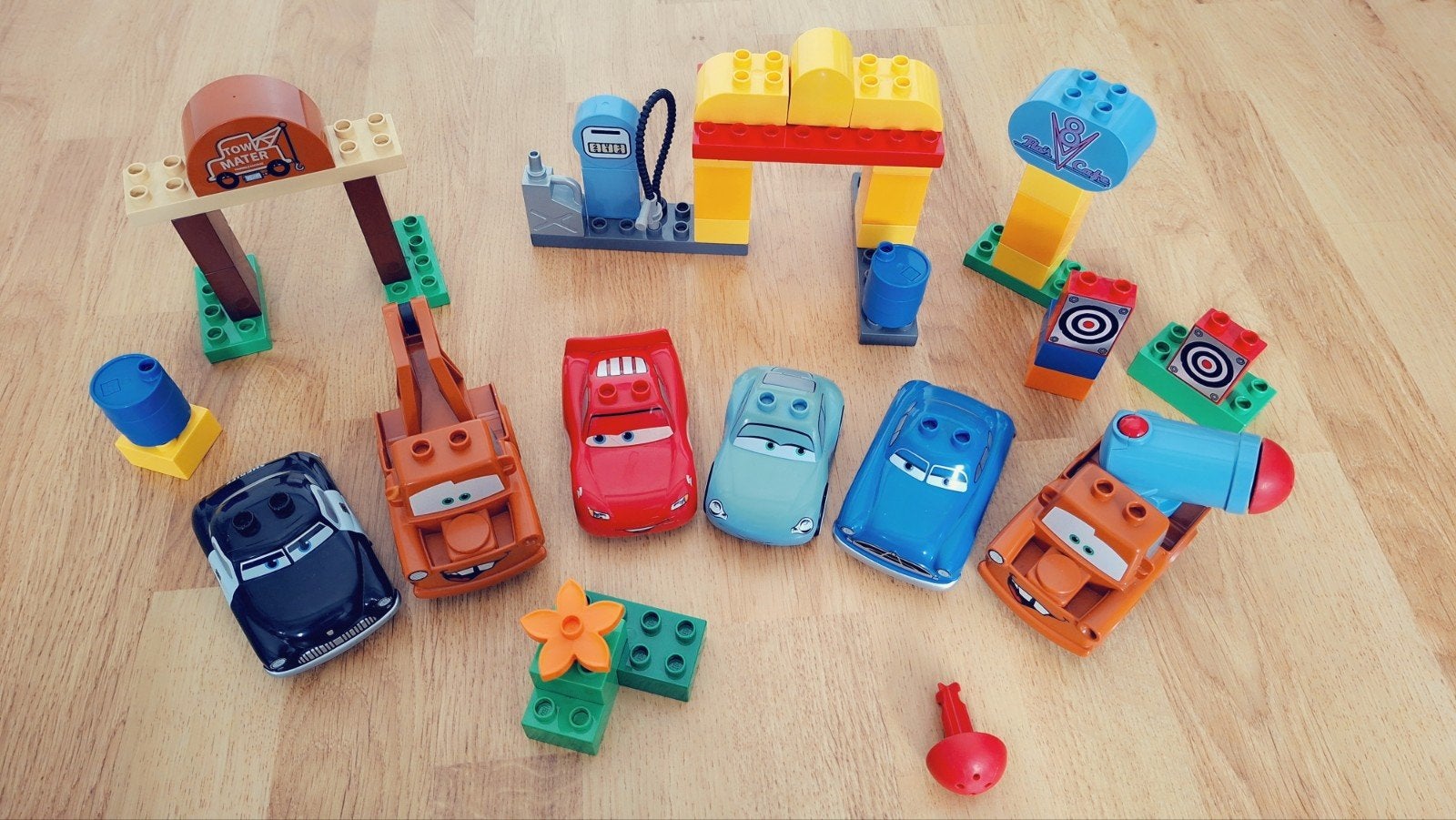 LEGO DUPLO Cars – 6 auto's + accessoires, Ophalen of Verzenden, Gebruikt
