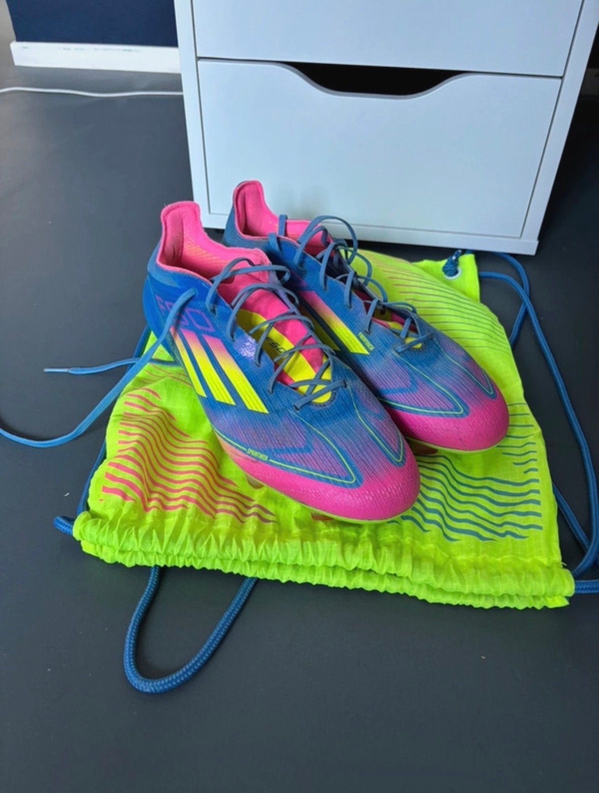Adidas F50 Voetbalschoenen - Maat 46, Ophalen of Verzenden, Nieuw, Schoenen