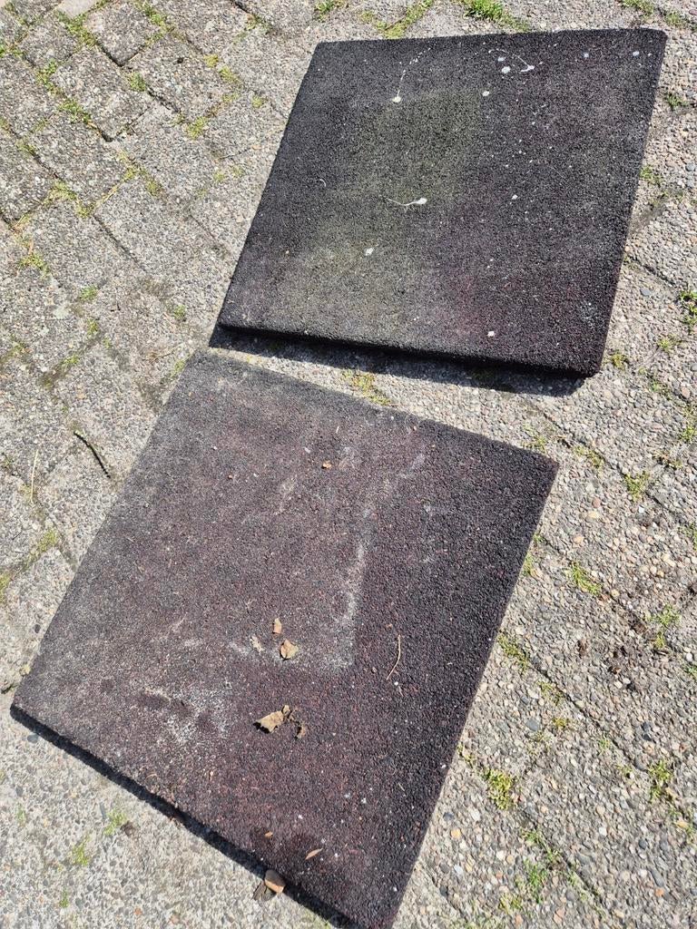 Rubber tegels 2 stuks, Ophalen, Gebruikt, Overige typen, Aanbouwonderdeel