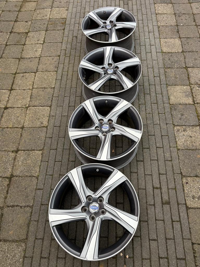 Volvo 18 inch Ixion velgen incl. naafdoppen en TPMS sensoren, Auto-onderdelen, Banden en Velgen, Ophalen, 18 inch, Gebruikt, Velg(en)