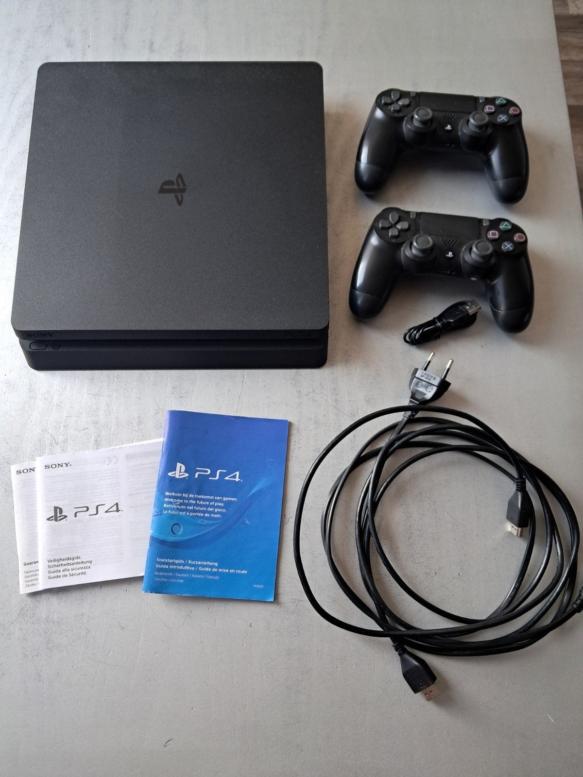 Sony Playstation 4, Spelcomputers en Games, Ophalen, Gebruikt, Met 2 controllers, Original