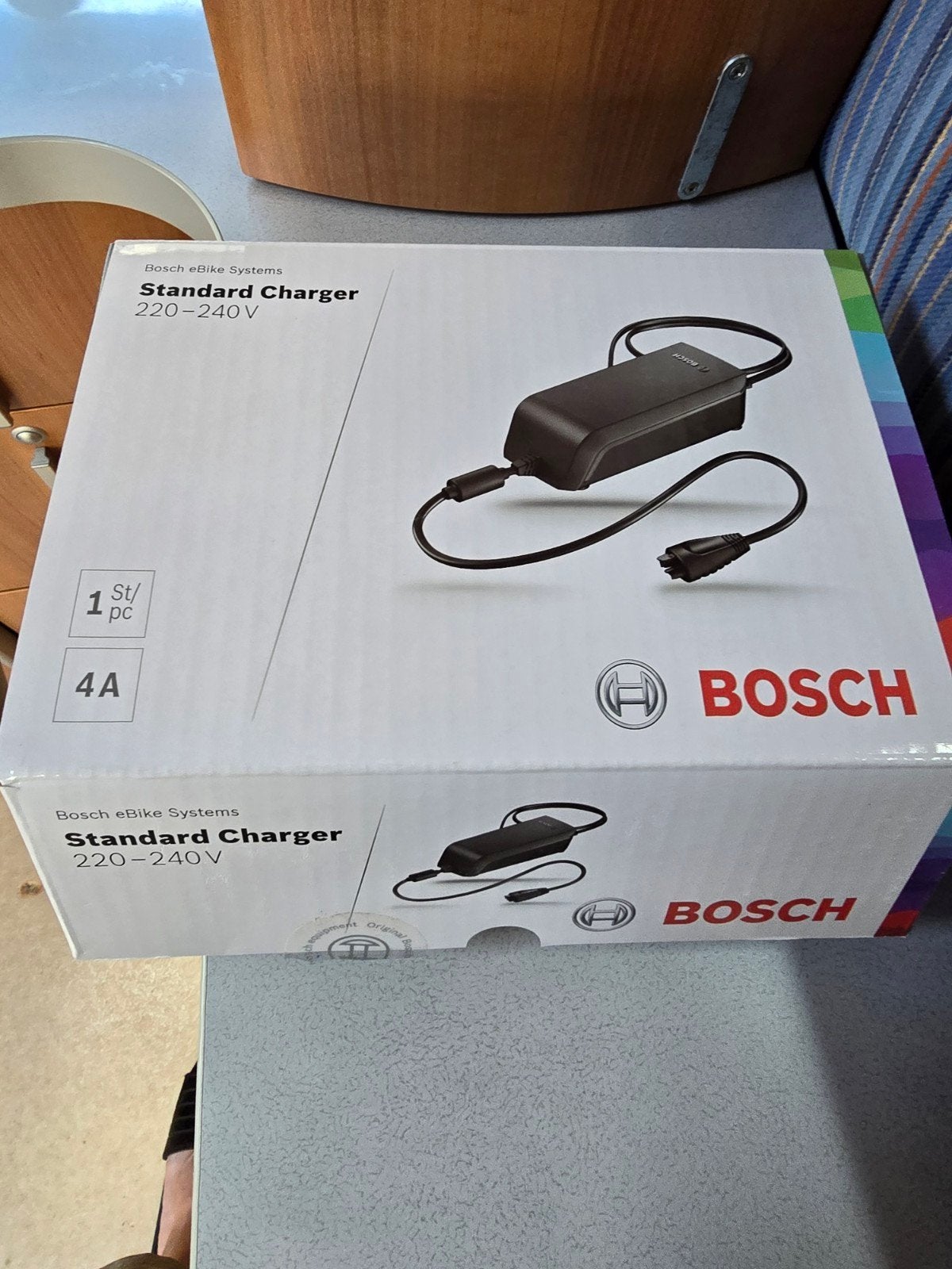 bosch standard charger 4A (1 keer gebruikt), Fietsen en Brommers, Fietsaccessoires | Fietsaccu's, Ophalen of Verzenden, Nieuw