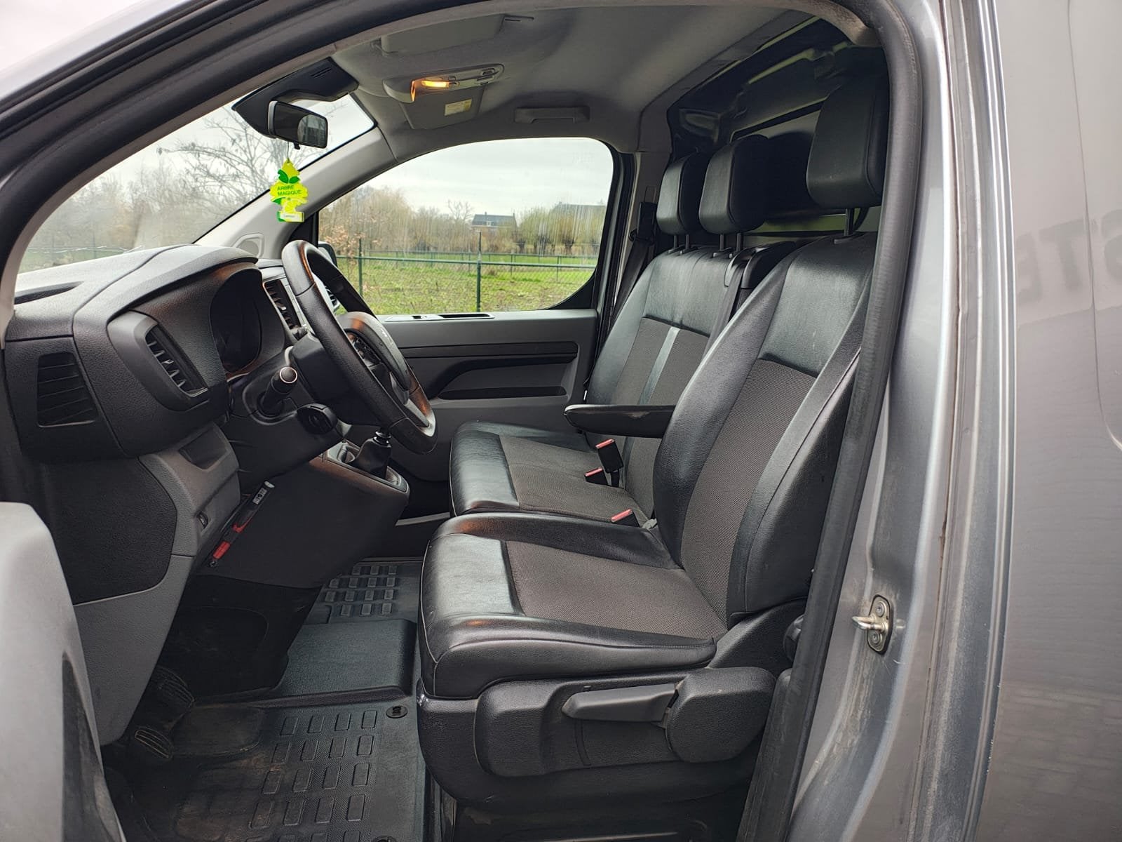 Peugeot Expert 1.5 BlueHDI 100 3-Persoons Navi Airco Trekhaa, Voorwielaandrijving, 4 cilinders, Parkeersensor, Leder en Stof