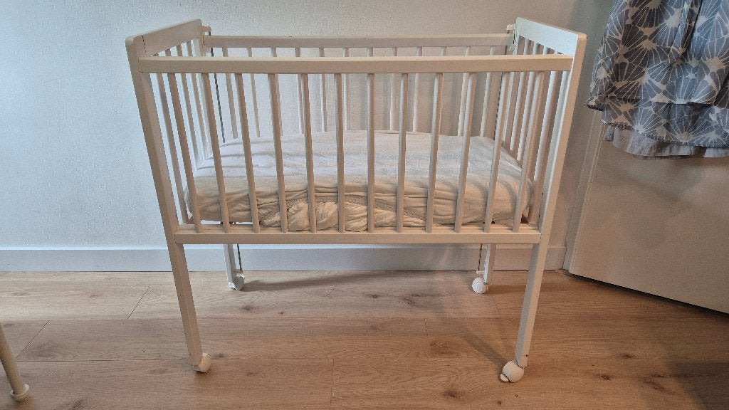 houten co-sleeper / kinderledikant incl matras, Kinderen en Baby's, Babywiegjes en Ledikanten, Ophalen, Gebruikt, Wieg