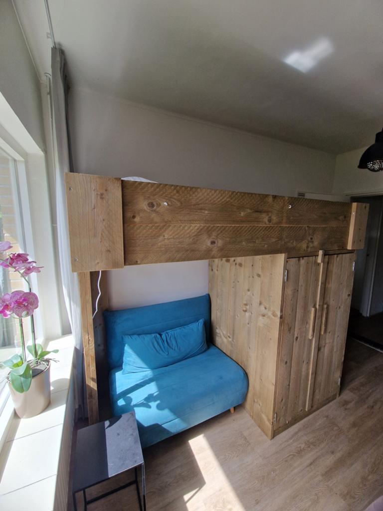 Mooie houten hoogslaper met kast/zitruimte, zeer goede staat, Ophalen, 85 tot 100 cm, Zo goed als nieuw, Hoogslaper of Stapelbed
