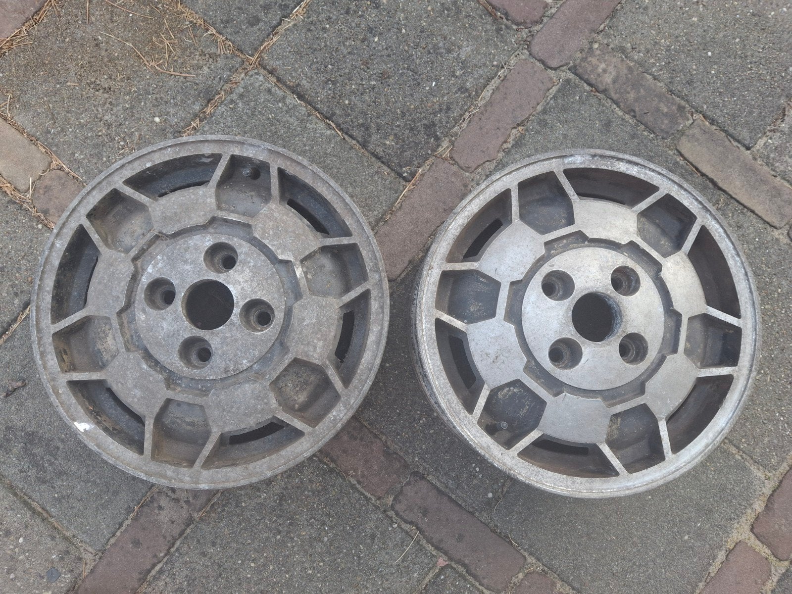 2x Saab 90 99 900 soccer ball soccerball wheels velgen, Ophalen, Gebruikt