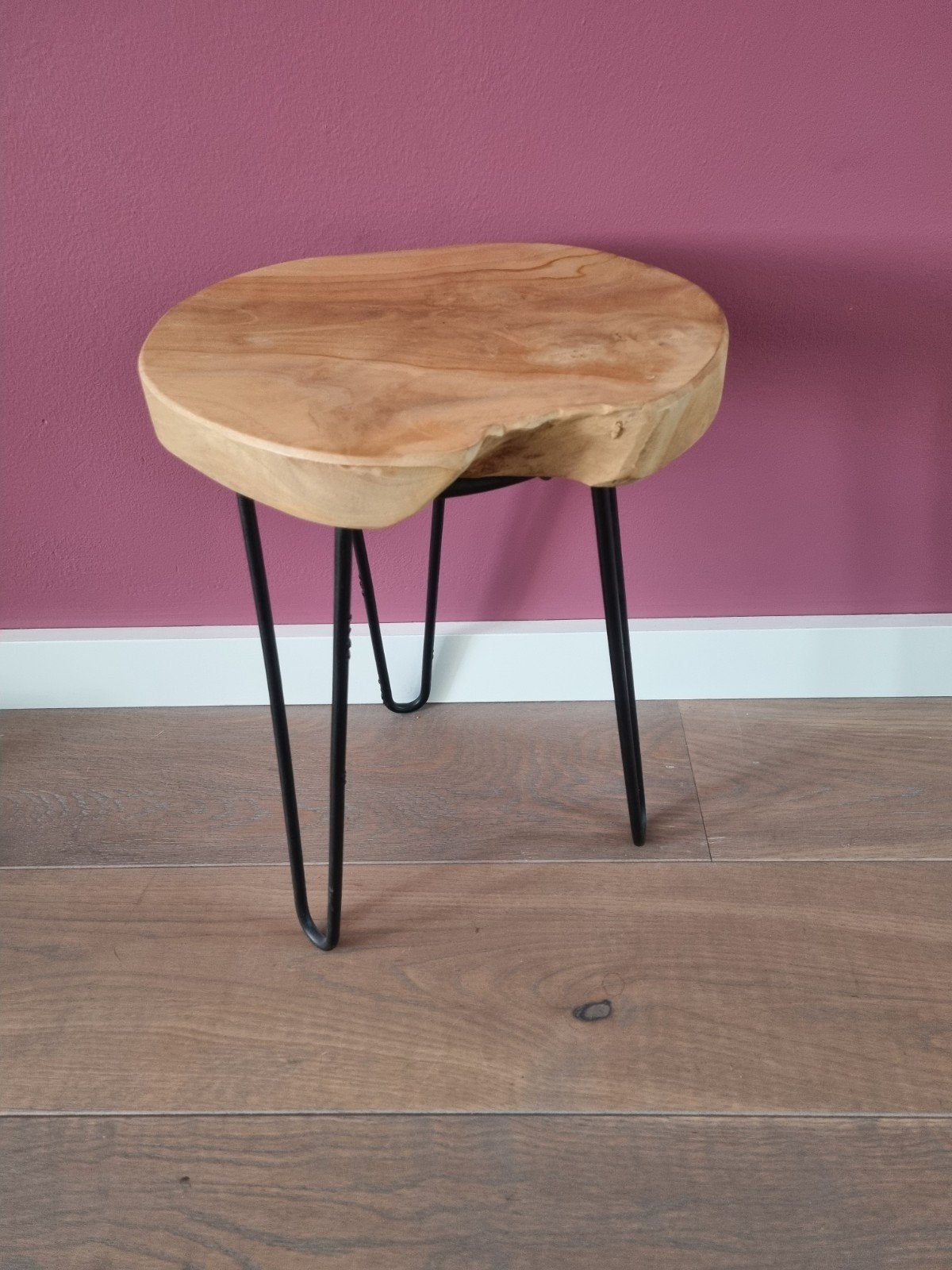 Massief houten bijzettafel met poten, Ophalen
