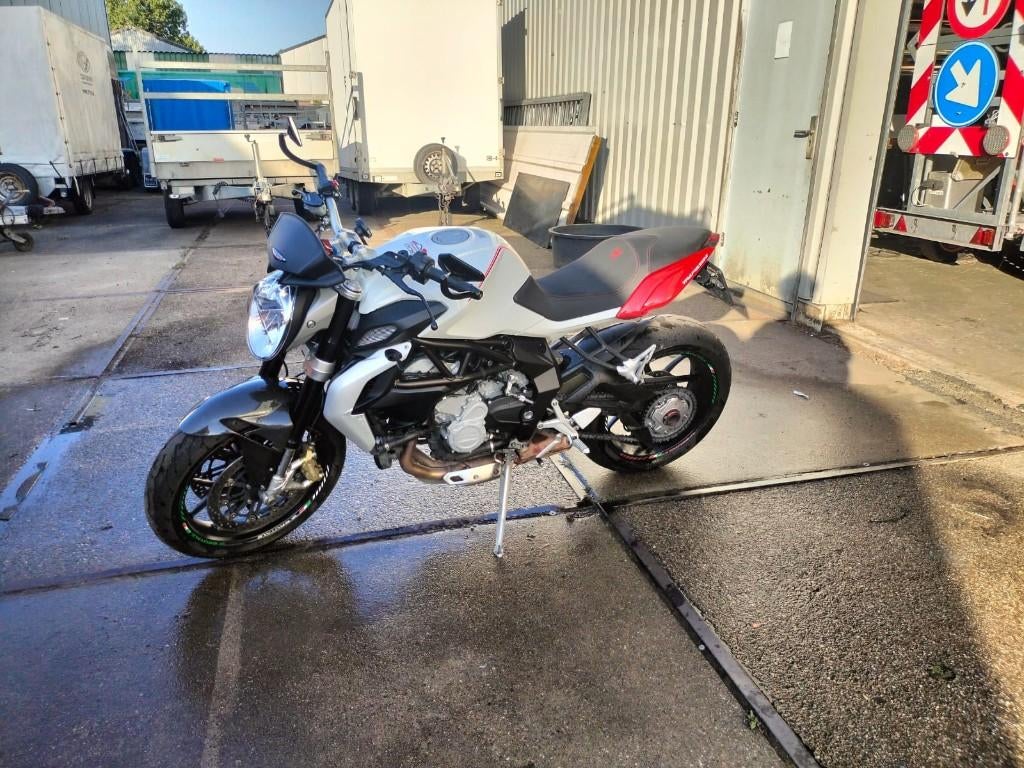 mv agusta brutale 800, Motoren, Motoren | MV Agusta, Motorrijbewijs A, Gebruikt, 3 cilinders, Particulier