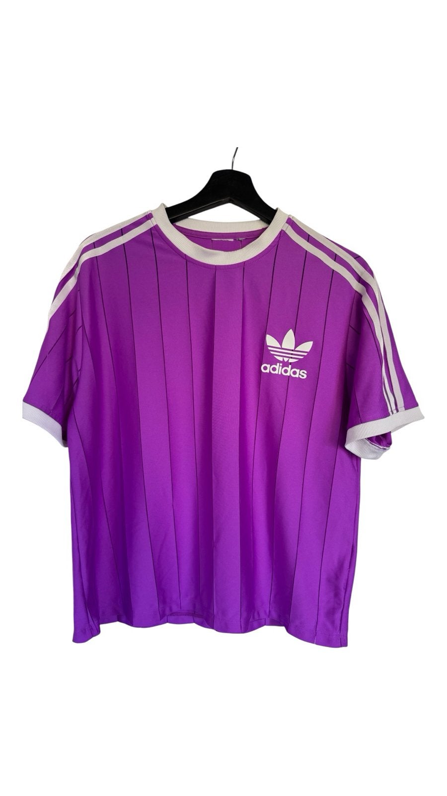 Paars Adidas Adicolor 3-Stripes Pinstripe T-shirt Maat M, Maat 38/40 (M), Verzenden, Paars, Nieuw