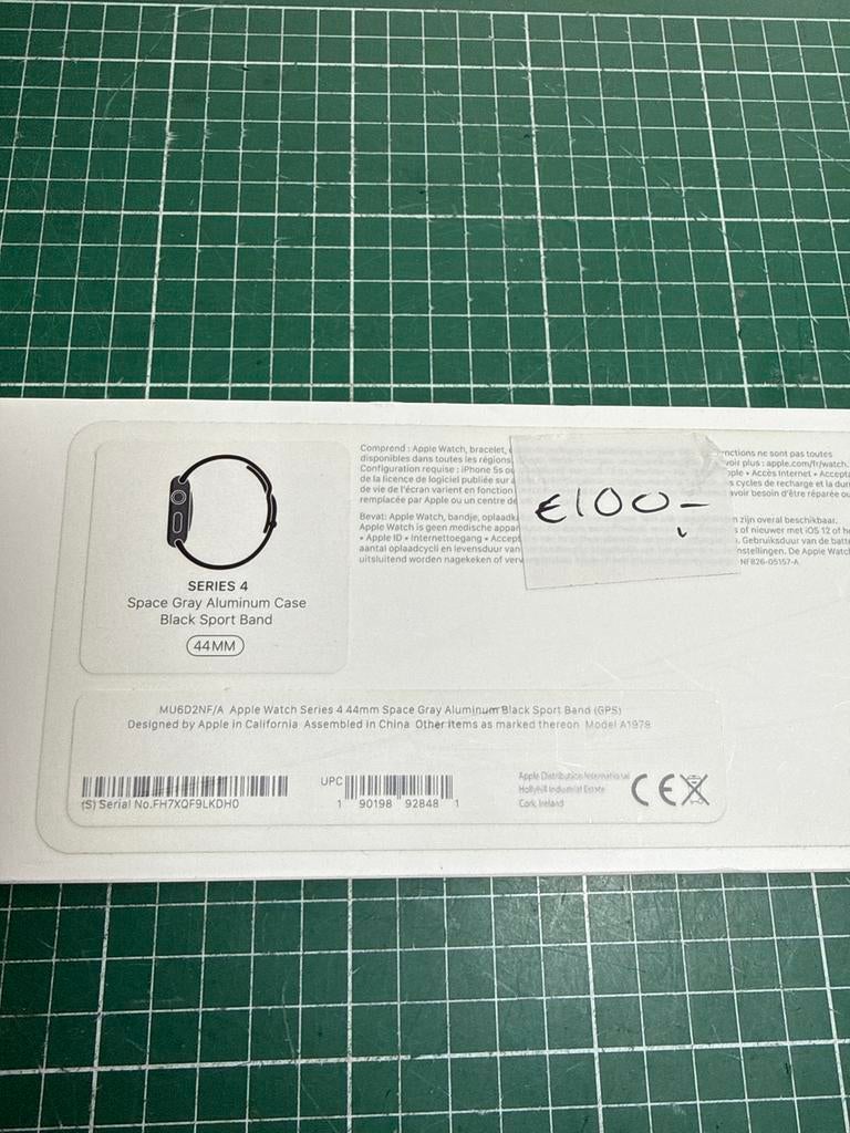 Apple Watch Series 4 44mm Space Gray Aluminium Zwart Sportba, Apple, Ophalen of Verzenden, Apple, Gebruikt