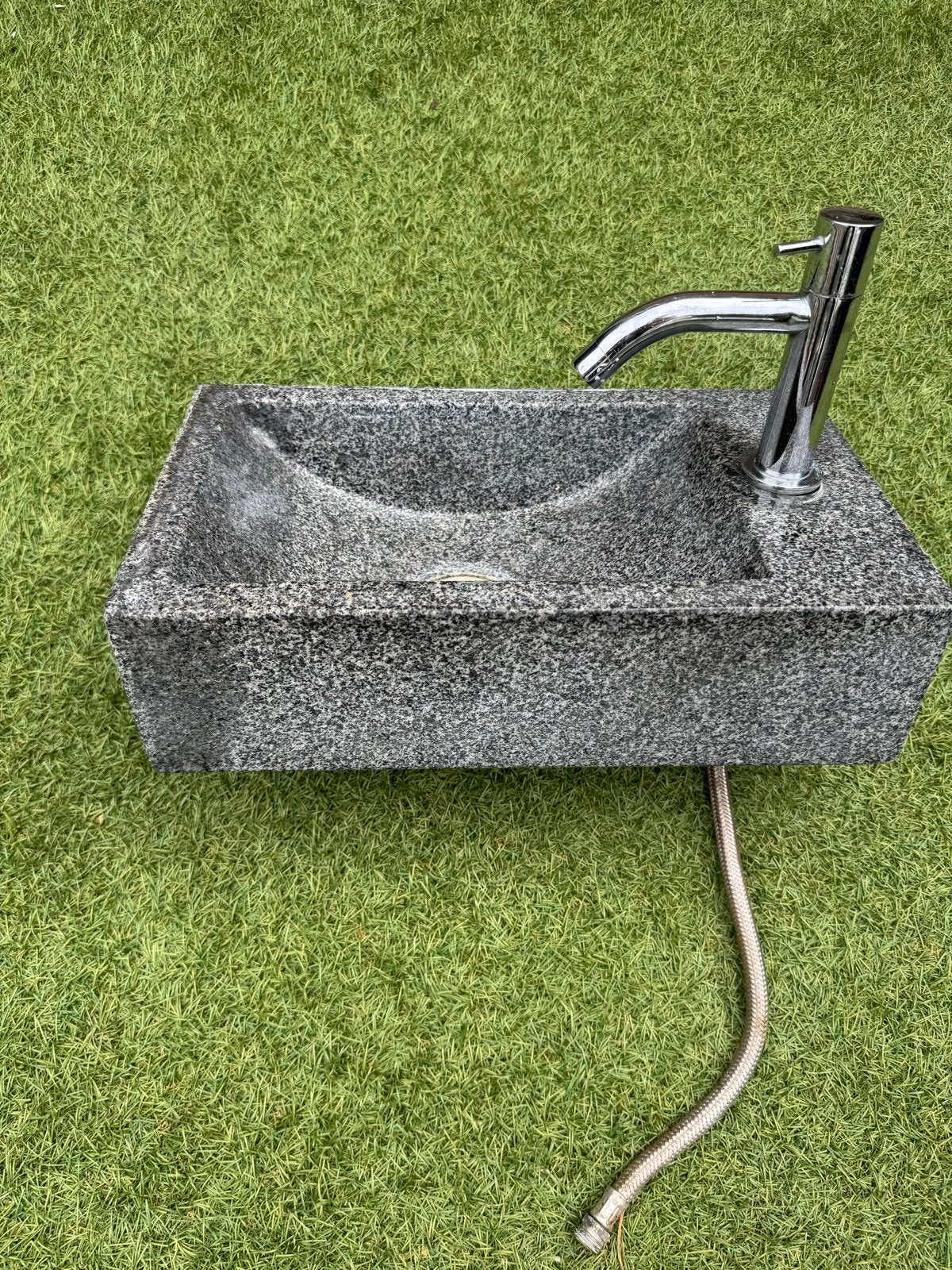 Granieten wasbak met kraan - 40x23x11 cm, Ophalen, Gebruikt, Steen, Wastafel