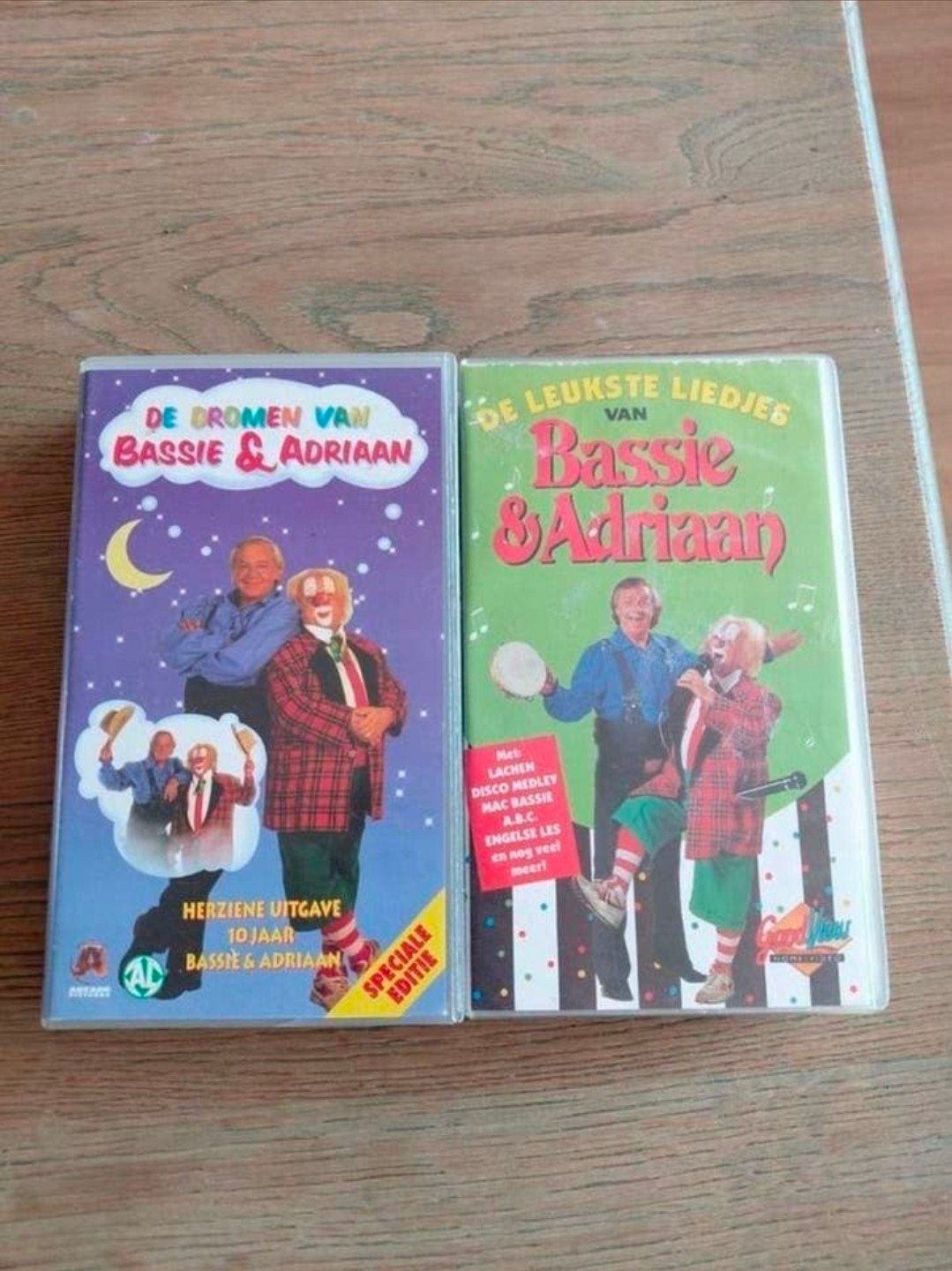 Dromen met & De Leukste Liedjes van Bassie & Adriaan VHS, Gebruikt, Alle leeftijden, Kinderprogramma's en -films, Overige typen