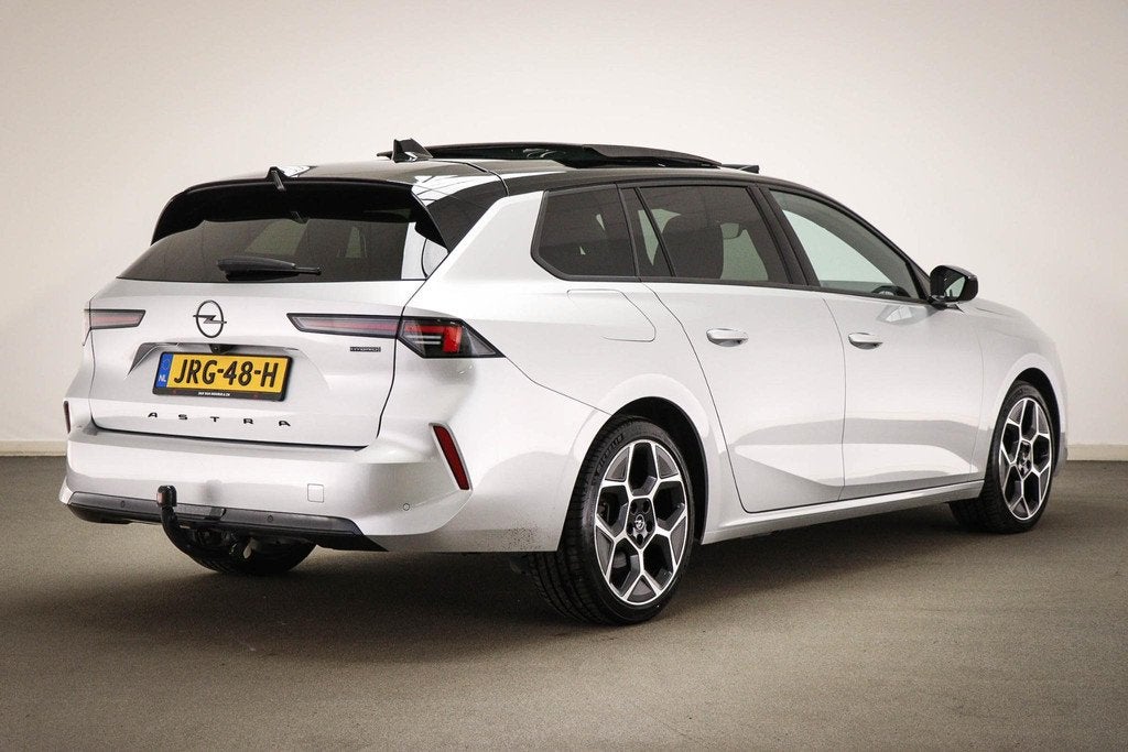 Opel Astra Sports Tourer 1.6 Hybrid Ultimate | PANORAMADAK |, Gebruikt, 4 cilinders, Hybride Elektrisch/Benzine, Te koop