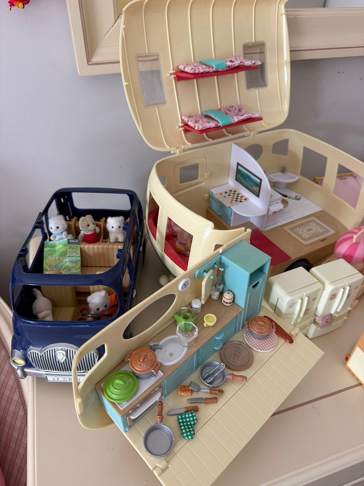 Grote Sylvanian Families set: Camper, auto en veel accessoir, Ophalen, Gebruikt, Jongen of Meisje