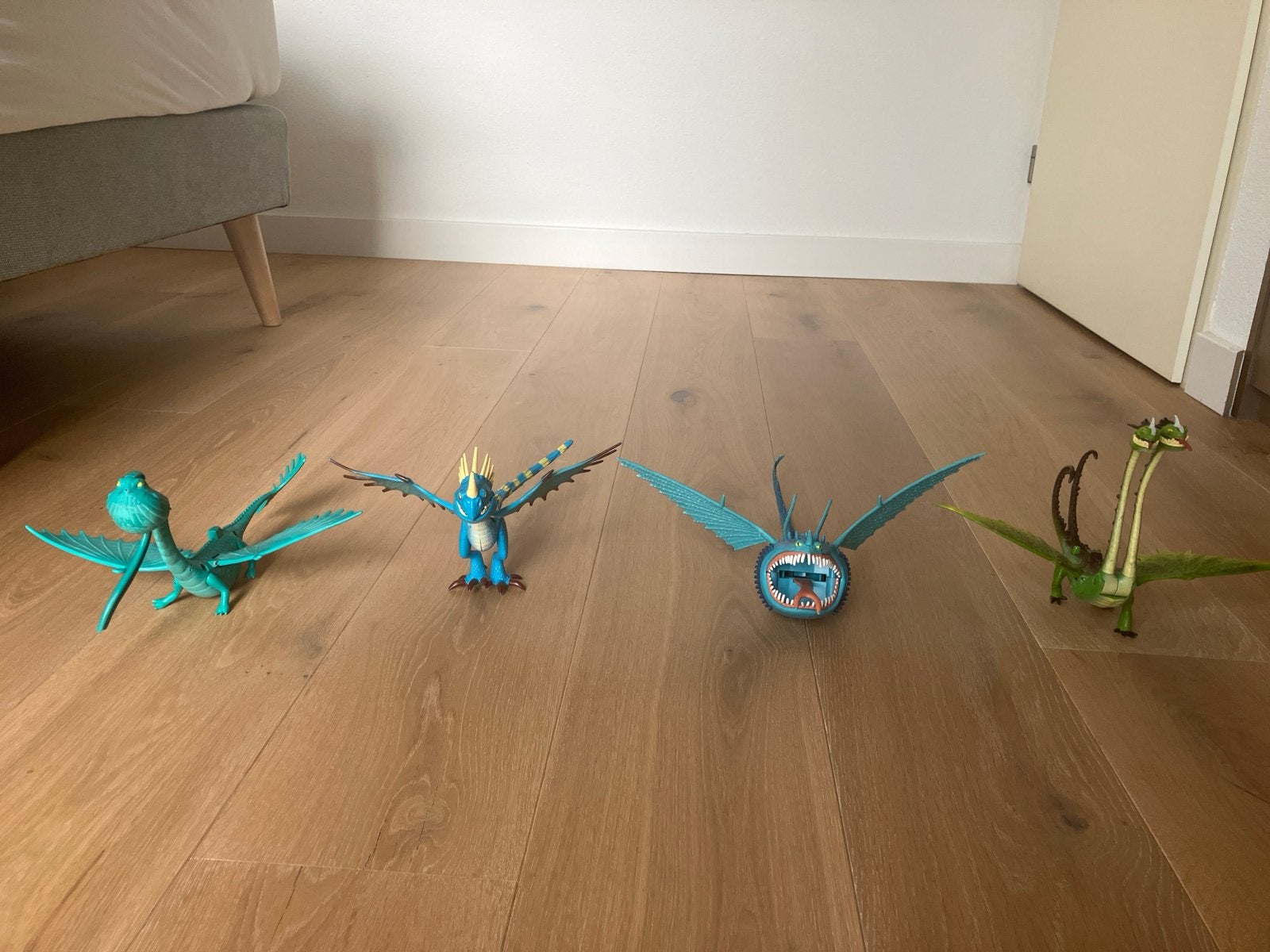 Draken speelgoedfiguren - Hoe Tem Je Een Draak, Ophalen of Verzenden, Zo goed als nieuw