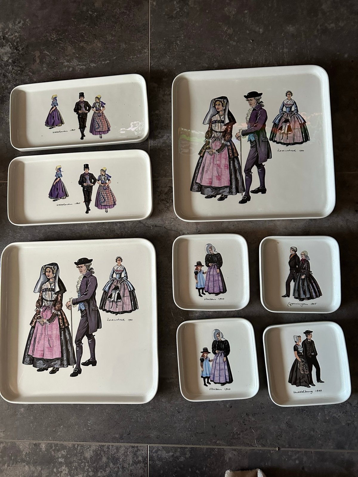 Villeroy & Boch Septfontaines dienbladen met klederdracht, Ophalen