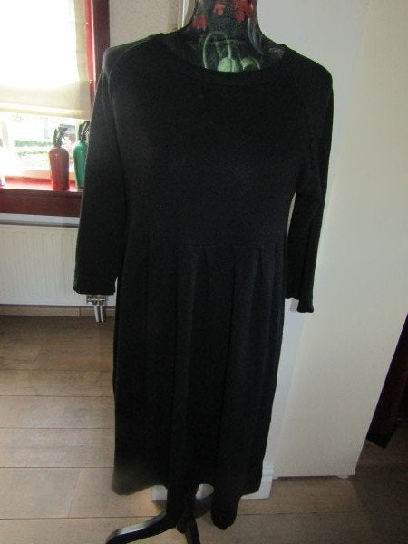 F909 ARTLOVE mt S jurk tuniek zwart gebreid, Verzenden, Zwart, Zo goed als nieuw, Knielengte