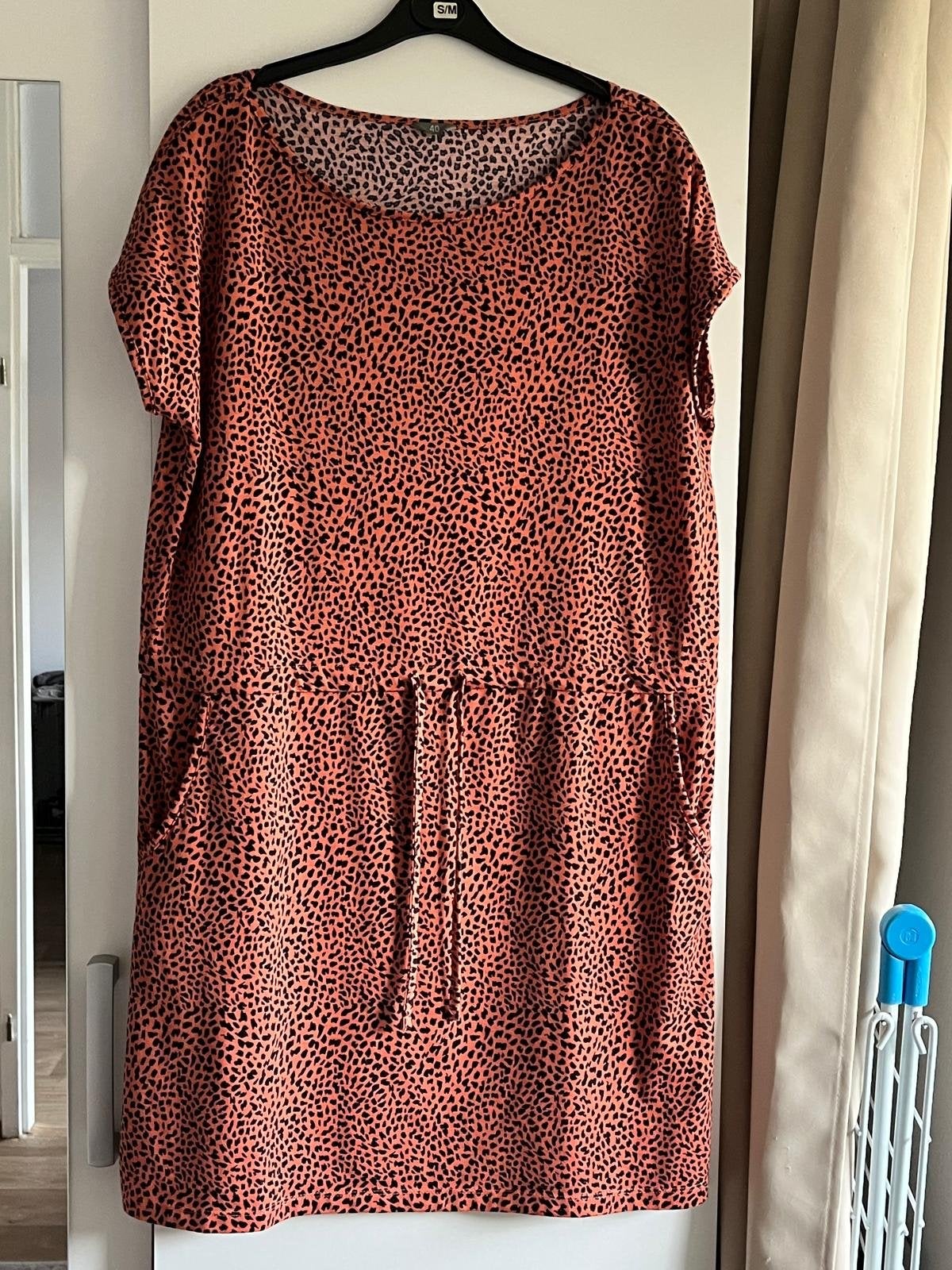 Jurk maat 40 met luipaardprint, Kleding | Dames, Ophalen of Verzenden, Gedragen, Maat 38/40 (M), Oranje