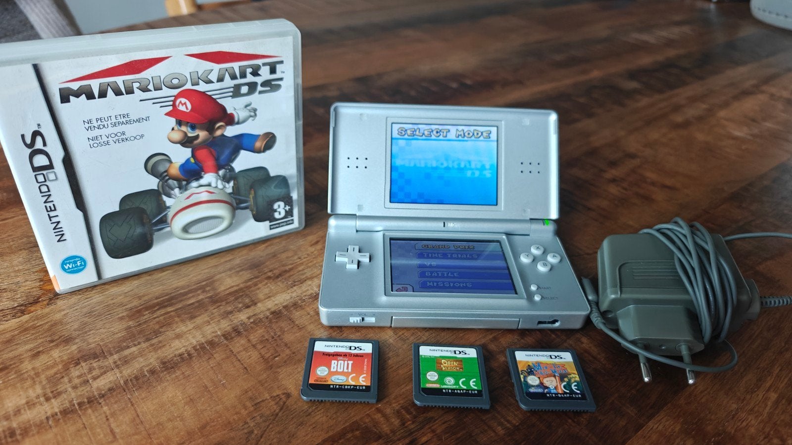 Nintendo DS Lite met Mario Kart DS en extra games, Spelcomputers en Games, Ophalen of Verzenden, Zilver, DS Lite, Gebruikt