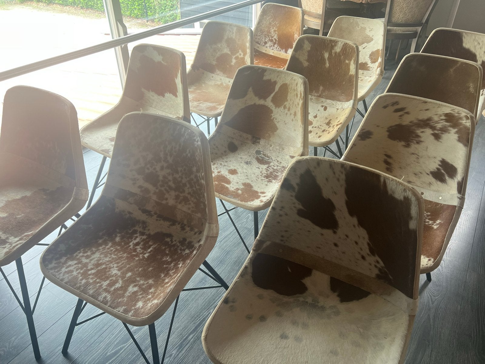 Set van 14 stoelen met koeienhuidprint, Huis en Inrichting, Barkrukken, Ophalen, Zo goed als nieuw
