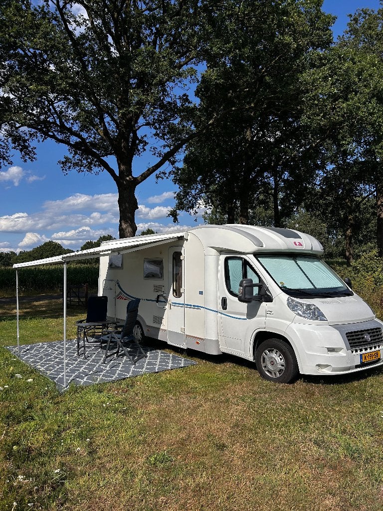 Adria Coral S 660 SL - Vakantieklaar met complete inboedel!, Standaard zit, Ringverwarming, Fiat, 7 tot 8 meter