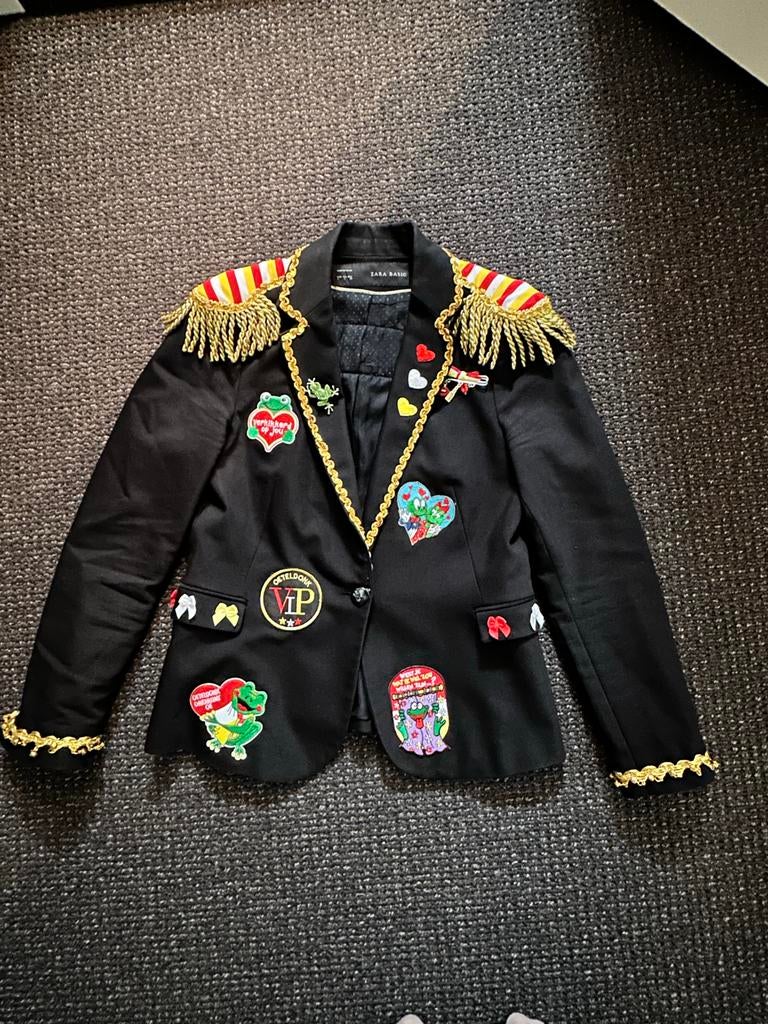 Uniek Oeteldonk jasje met patches en epauletten, Carnaval, Ophalen of Verzenden, Zo goed als nieuw, Kleding