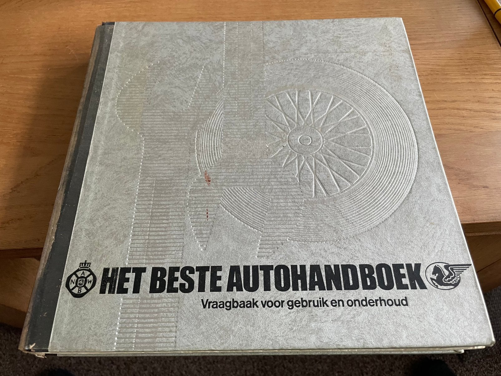 Anwb het beste autohandboek 1972, Boeken, Auto's | Boeken, Ophalen, Gelezen, Algemeen