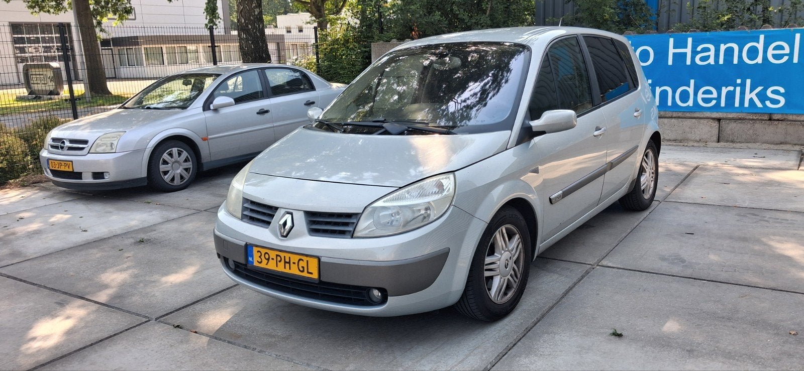 Renault scenic 2.0 16v 16v AUTOMAAT ✅️apk tot november 2026✅, Auto's, 1281 kg, Zwart, 4 cilinders, Regensensor