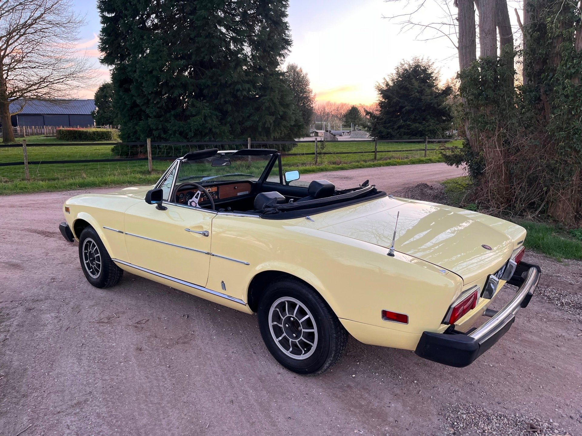 Fiat 124 1800 Sport Spider, foto 11