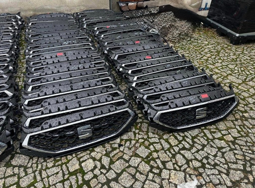 Seat leon FR grille rooster voorbumper 5FA853651, Gebruikt, Autovia A-2, Km 585 585
08760  Martorell, ES, Ophalen of Verzenden