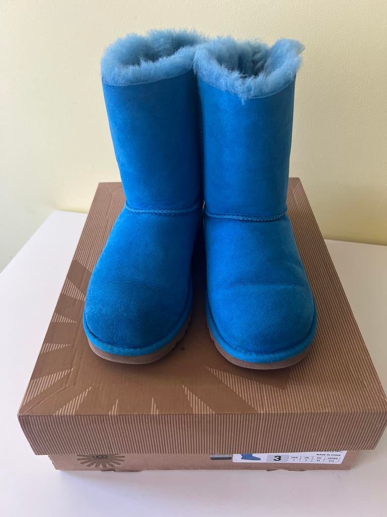 Ugg laarzen blauw met strikjes - Maat 33, Verzenden, Meisje, Laarzen, Zo goed als nieuw