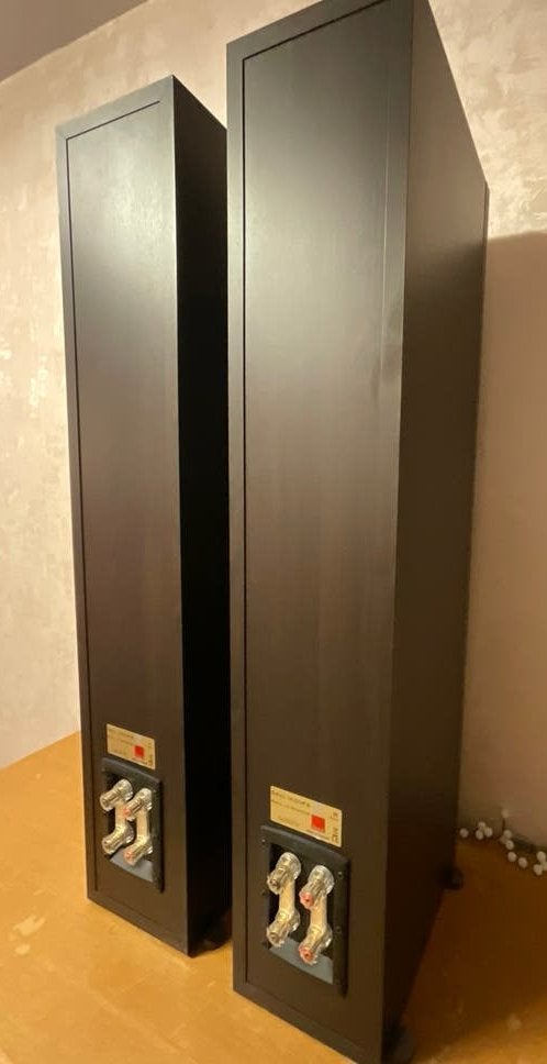 DALI Ikon 6 Top klasse Hi-Fi luidsprekers (donkerbruin)