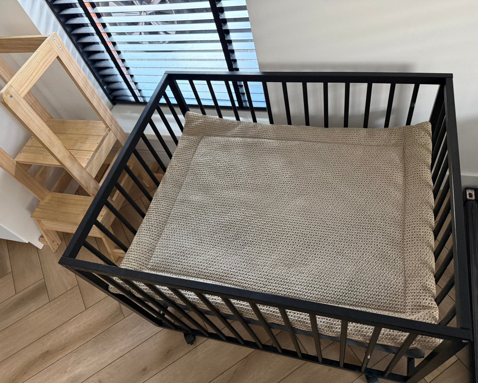 Zwarte babybox, Kinderen en Baby's, Boxen, Ophalen, Zo goed als nieuw, Boxkleed