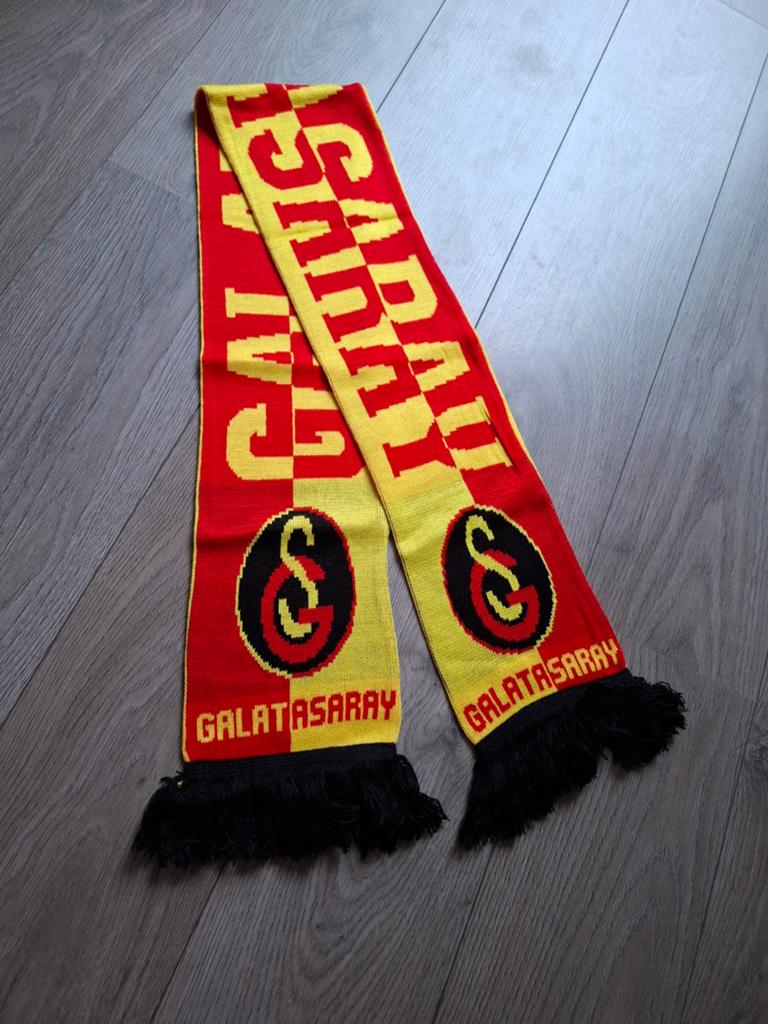 Voetbal sjaal Galatasaray, Verzamelen, Ophalen of Verzenden, Zo goed als nieuw, Buitenlandse clubs, Vaantje of Sjaal