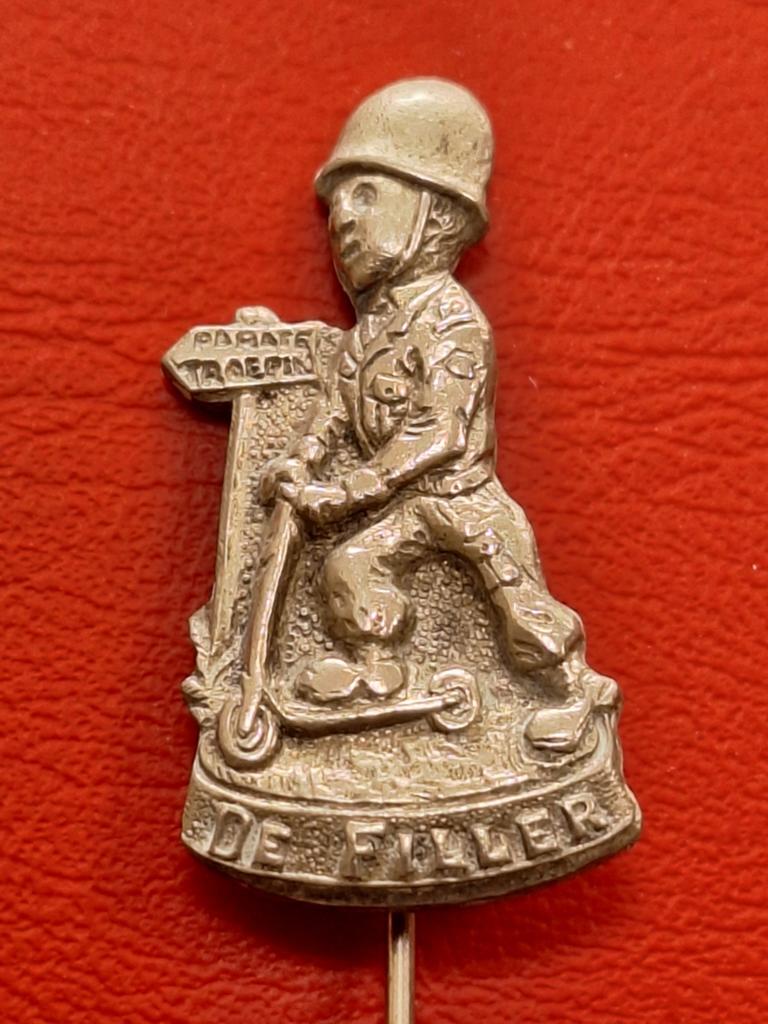 Militaria : Leger/Dienstplicht, DE FILLER, Fraai speldje, Verzenden, Gebruikt, Merk, Speldje of Pin