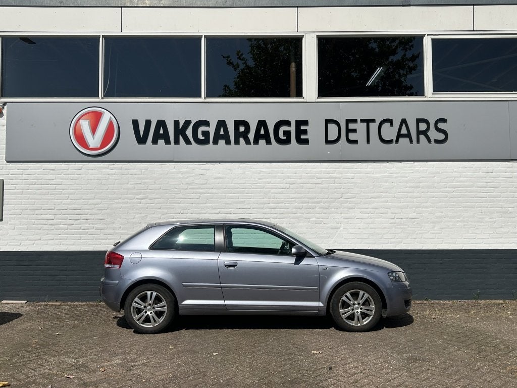 Audi A3 2.0 FSI Attraction (bj 2003), Gebruikt, 4 cilinders, Bedrijf, Handgeschakeld