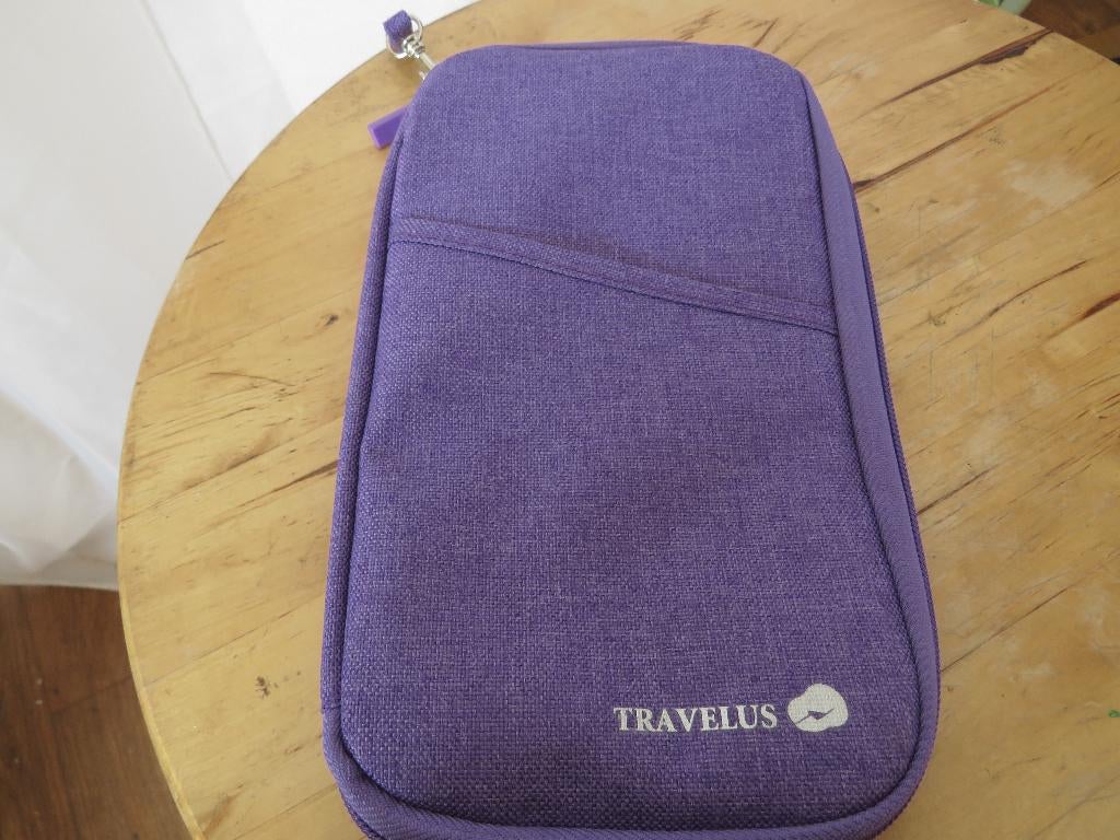 paarse Reispapieren  reisorganizer etui Travelus, Ophalen of Verzenden, Gebruikt, Paars, Overige merken