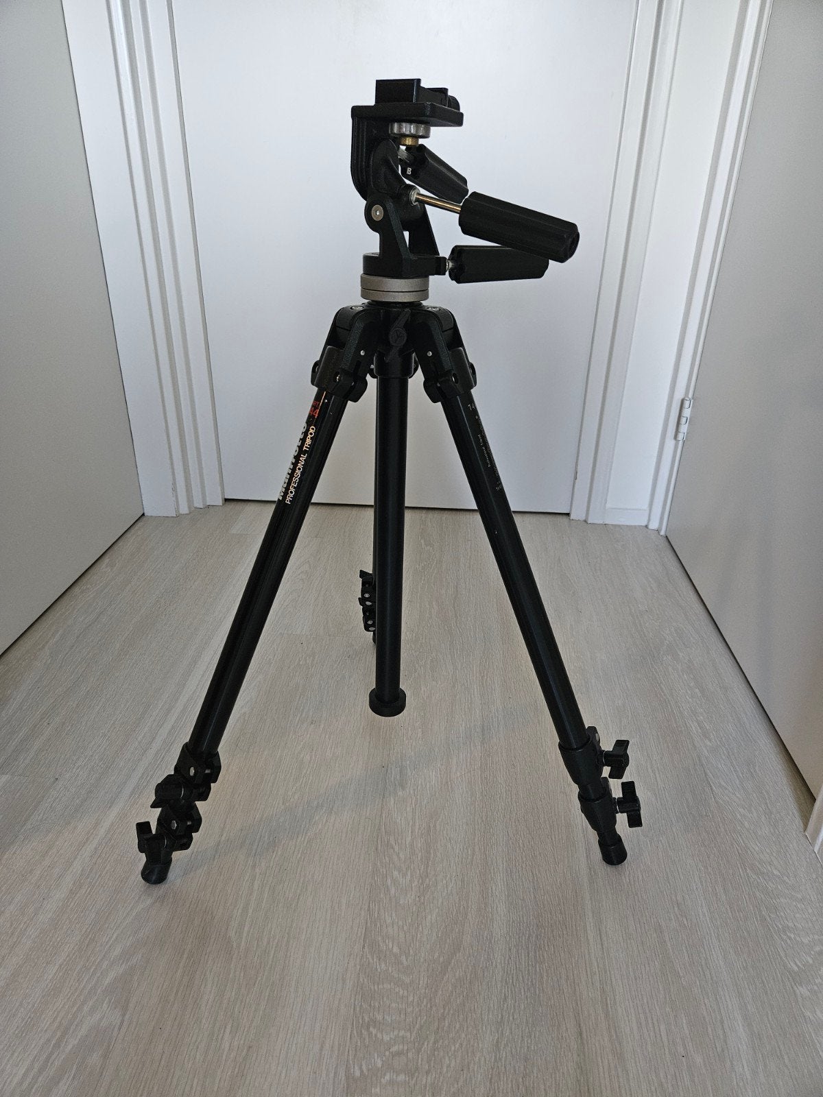Manfrotto Professional Statief 144 met redged snelkoppeling, Ophalen, Gebruikt, Driepoot, 150 tot 175 cm