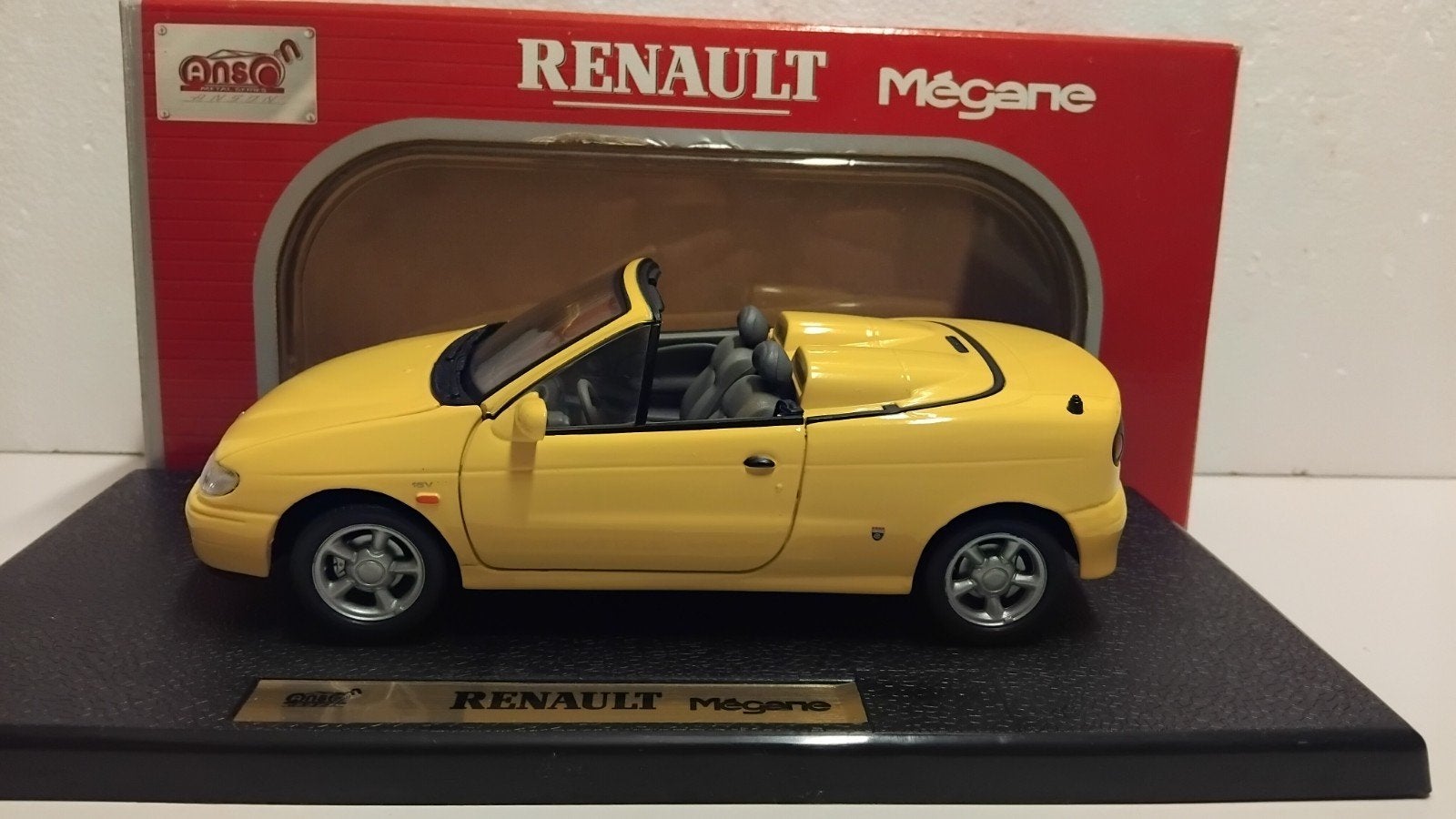Renault Megane cabriolet yellow Anson metal 1:18 KRD, Ophalen of Verzenden, Zo goed als nieuw, Auto, Anson