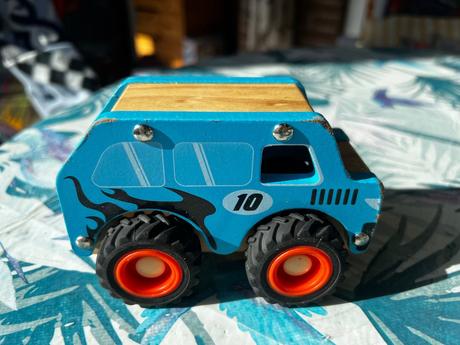 Houten speelgoedauto - Blauwe Monstertruck, Ophalen of Verzenden, Gebruikt, Rij- of Hobbelspeelgoed