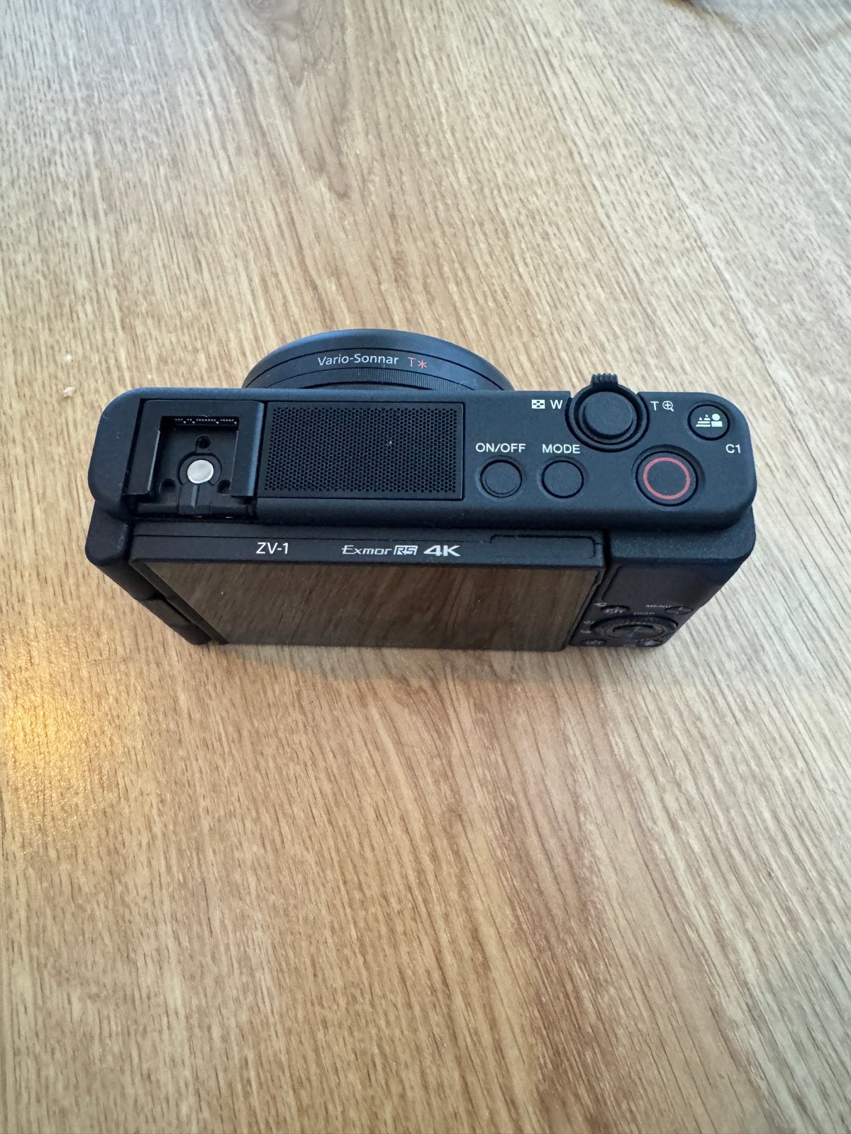 Foto 3 van Sony ZV-1 Camera met accessoires en tripod