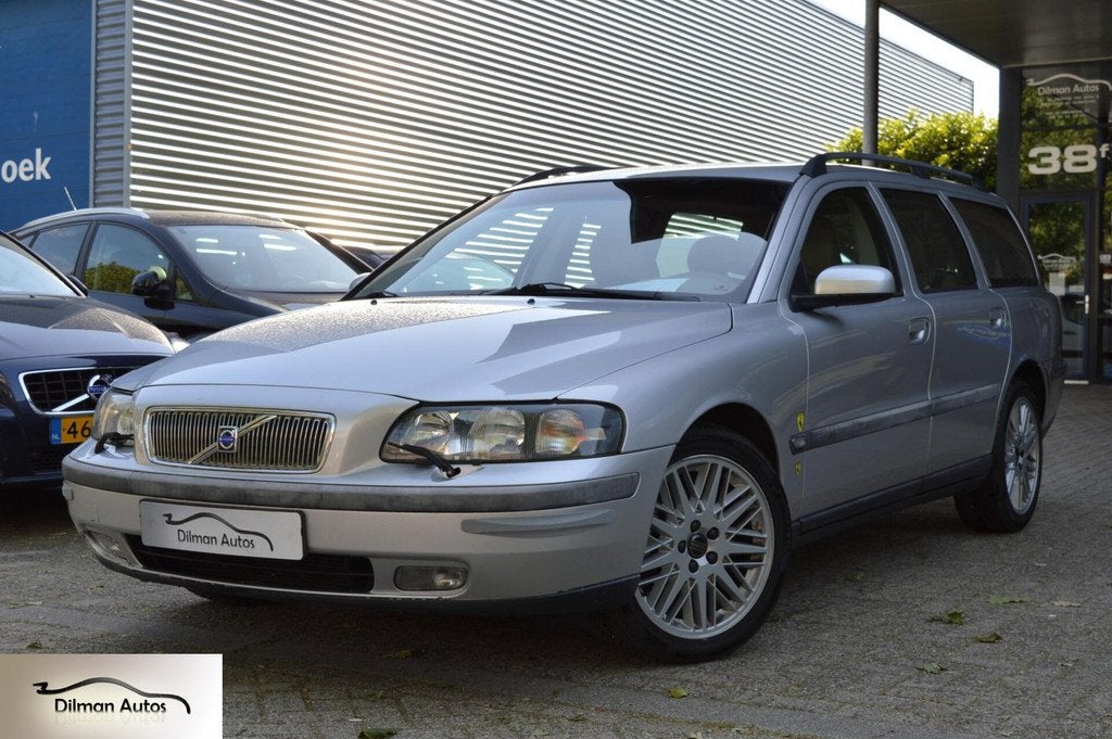 Volvo V70 2.4 Edition II|Clima|Leder|Cruise|Trekhaak|Nap!, Auto's, Volvo, Voorwielaandrijving, Beige, Met garantie (alle), Leder en Stof