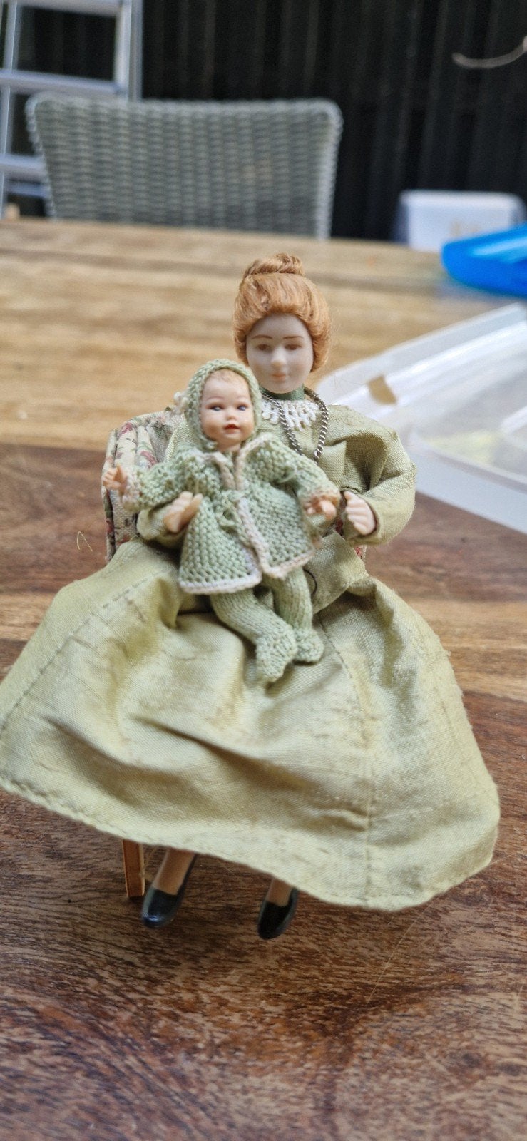 Miniatuur pop met baby en stoel - Vintage, Verzamelen, Poppen, Ophalen, Gebruikt, Pop