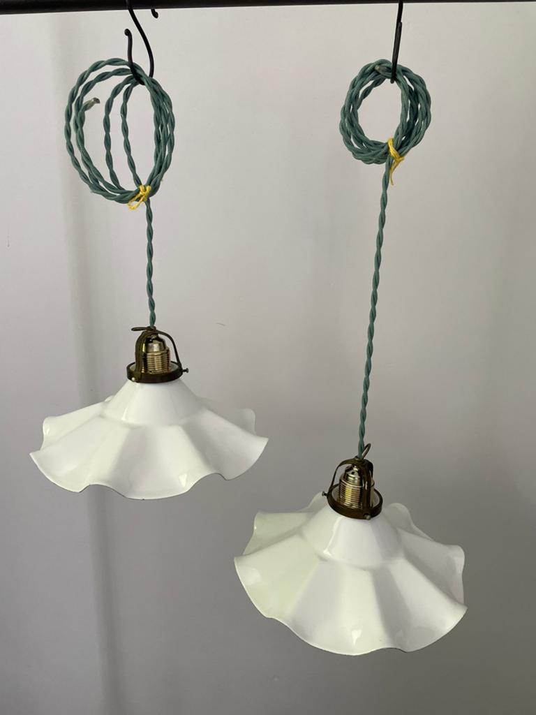 Vintage hanglampen, gegolfde/geschulpte vorm, emaille, wit, Huis en Inrichting, Lampen | Hanglampen, Verzenden, Gebruikt, Overige materialen