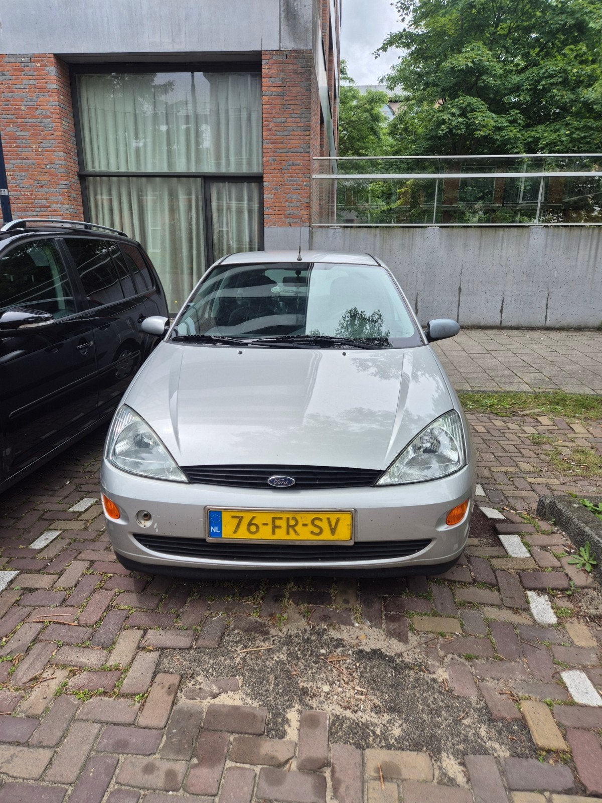 Ford Focus 1.6 I 2000 Grijs, 1596 cc, 1052 kg, 4 cilinders, 100 pk