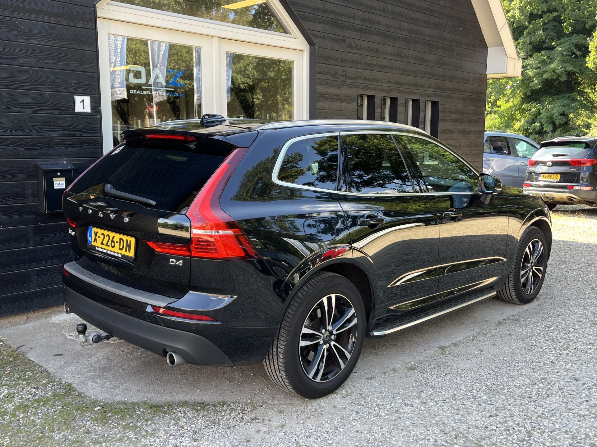 Volvo XC60 2.0 D4 Momentum Aut/Ecc/Leer/Navi/Pano (bj 2019), Auto's, Volvo, Gebruikt, 1969 cc, Zwart, Leder