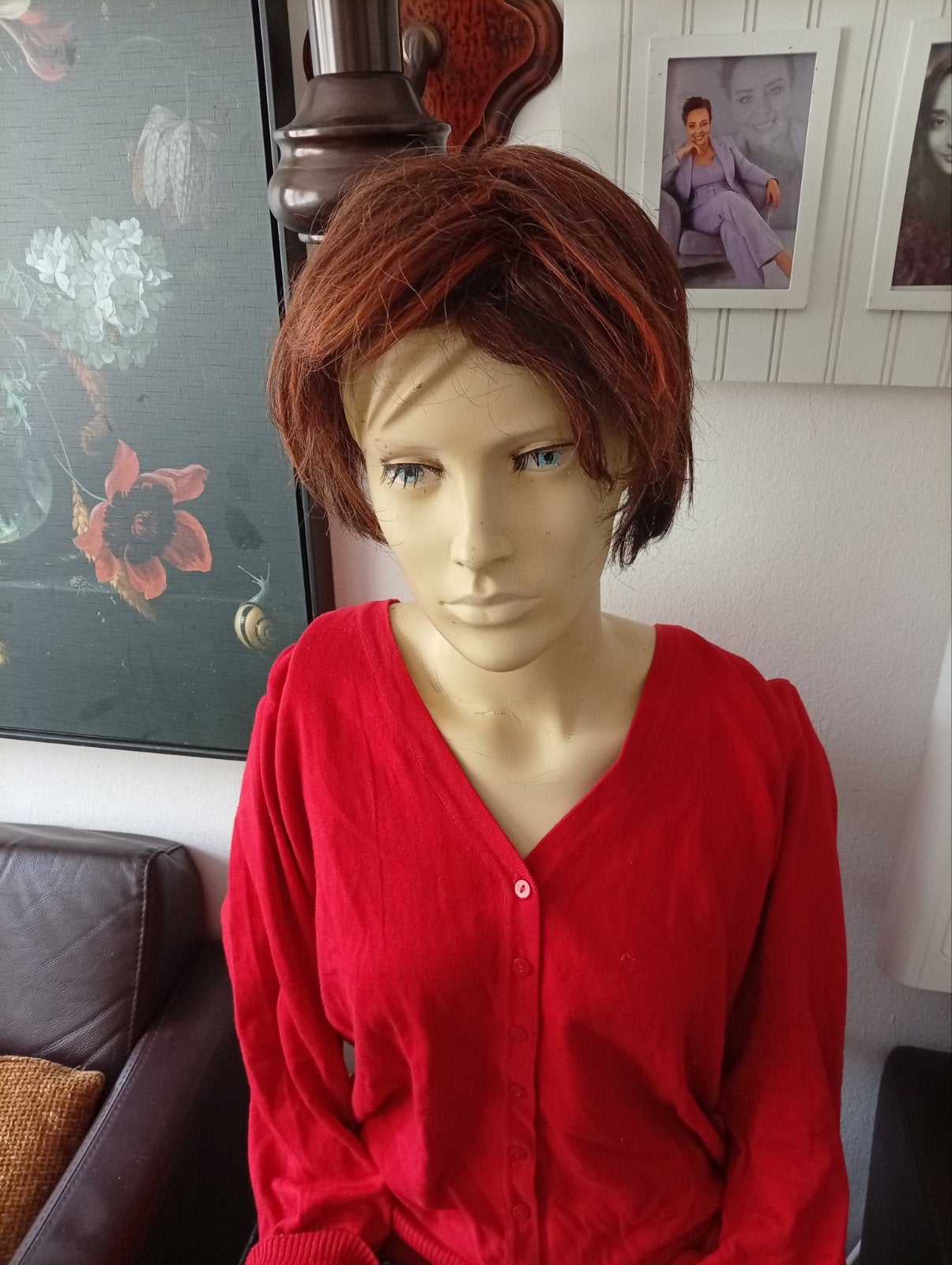 Kort rood/bruin haar pruik, Ophalen