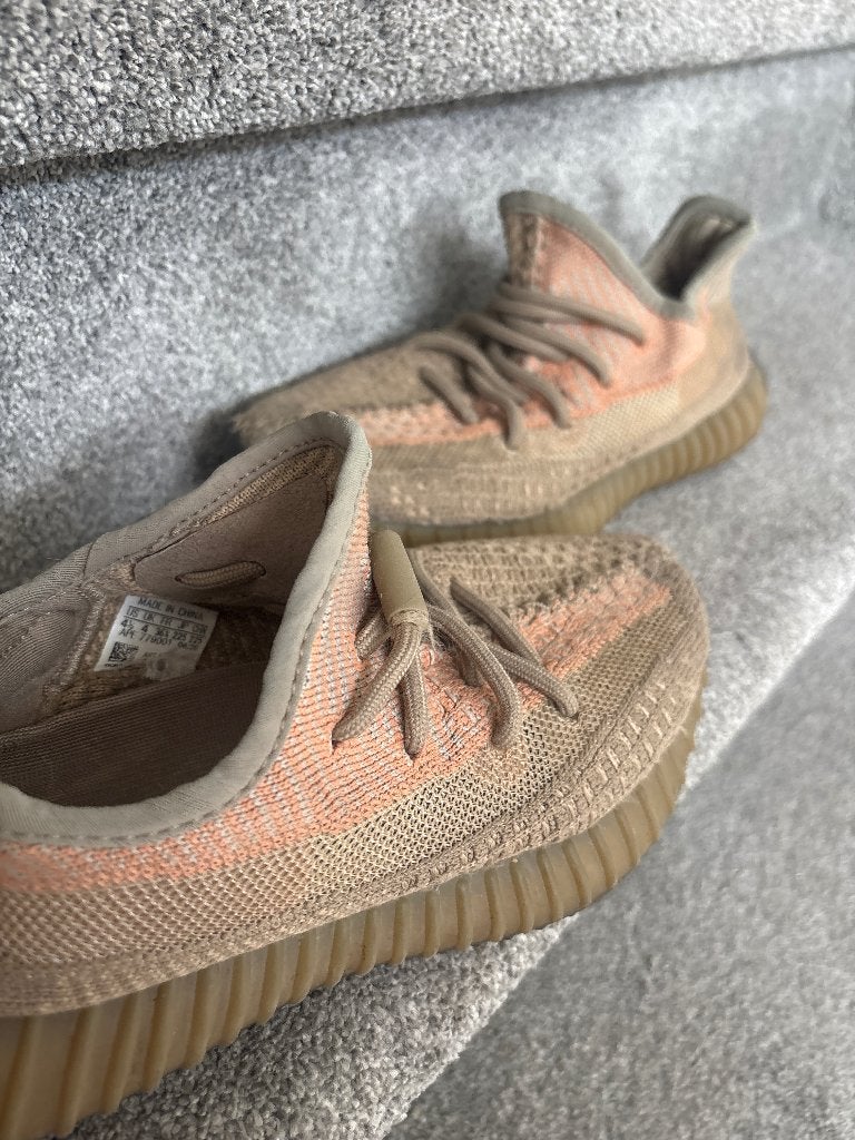 Yeezy schoen, Overige kleuren, Adidas, Ophalen of Verzenden, Sneakers of Gympen