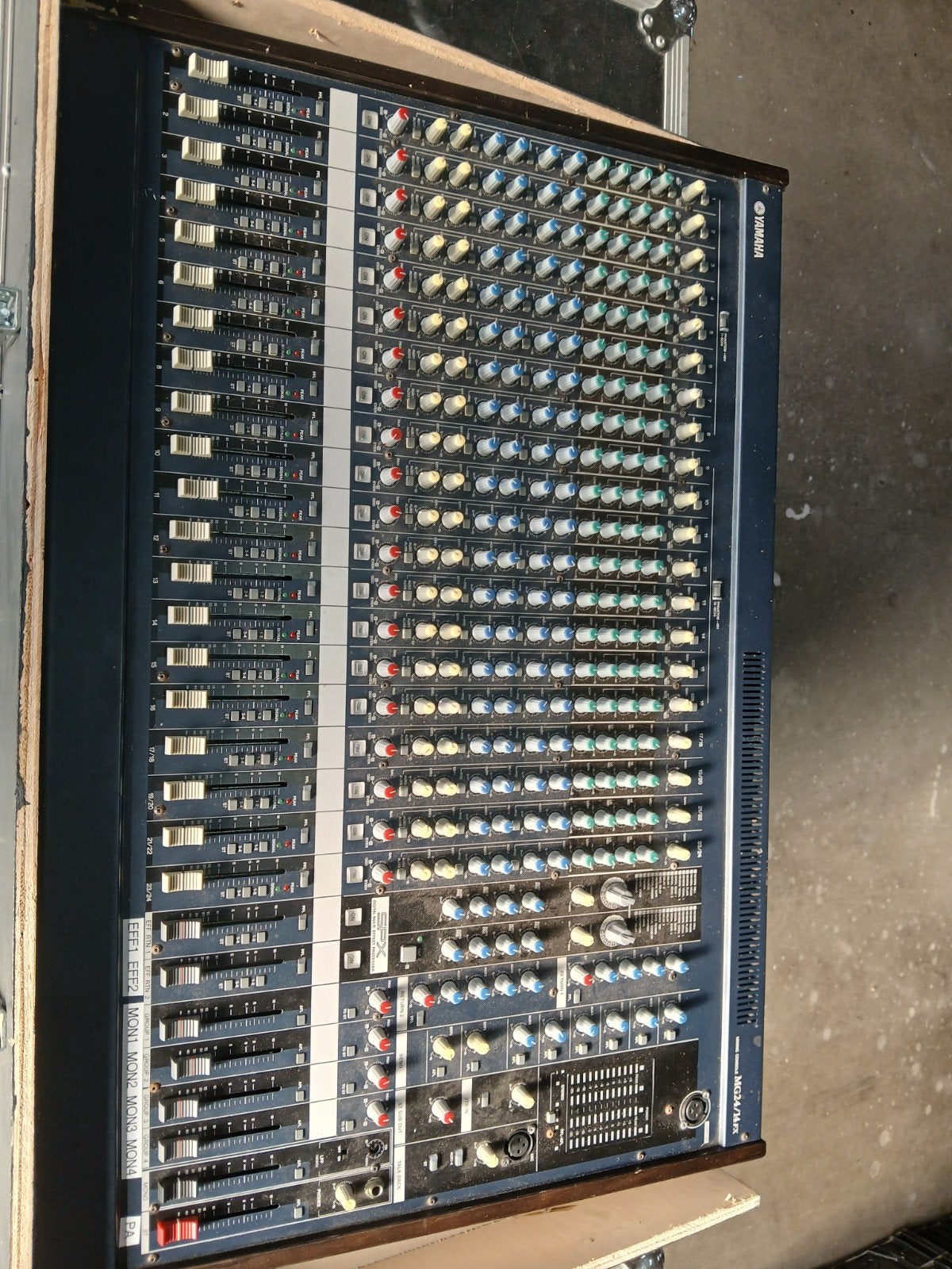 Yamaha MG24/14 FX Mengtafel te koop, Muziek en Instrumenten, Mengpanelen, Ophalen, Gebruikt, 20 kanalen of meer