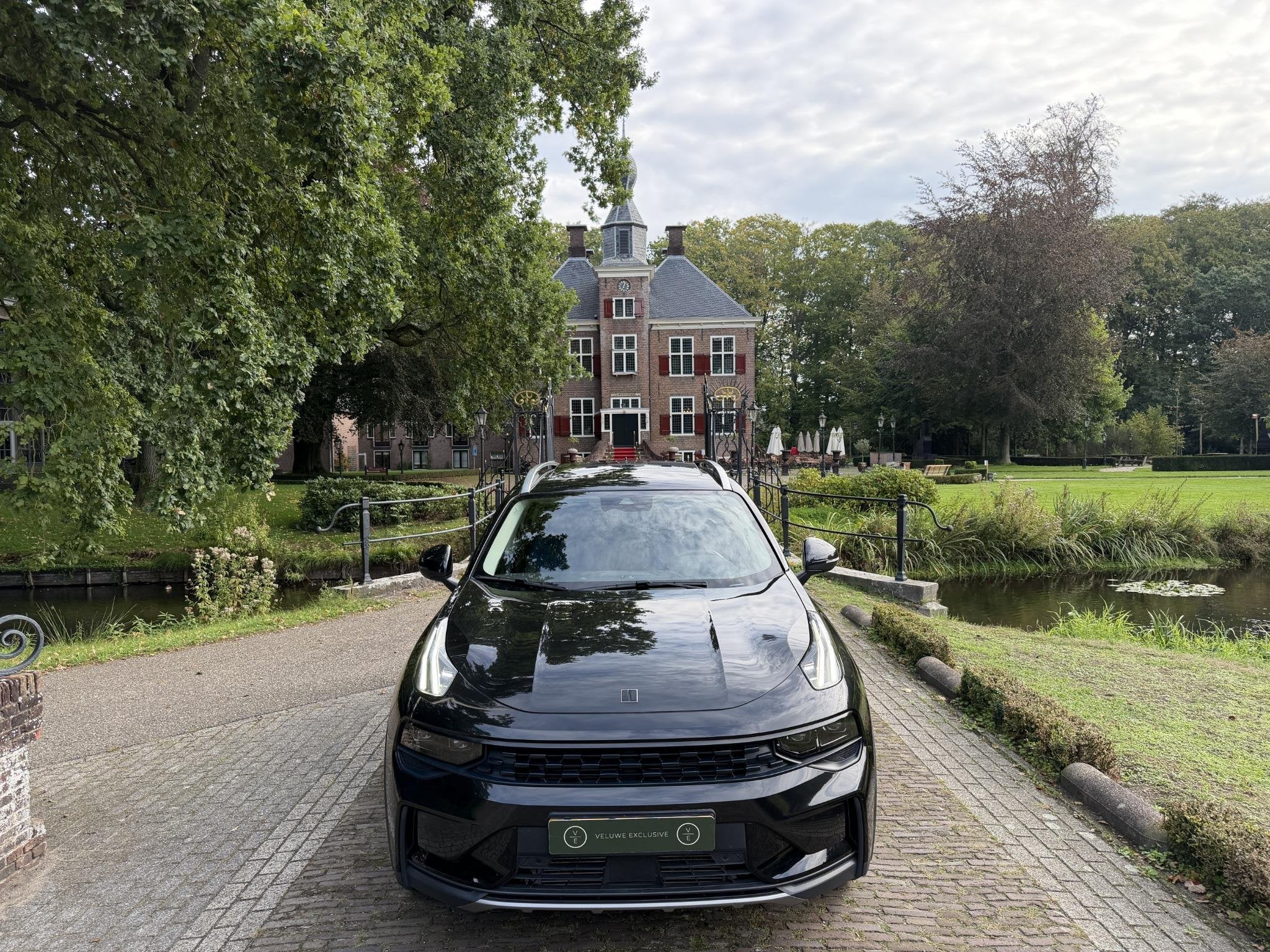 Lynk & Co 01 1.5 | Pano | Black Edition | Trekhaak | Camera, Stof, Bedrijf, 1854 kg, Hybride Elektrisch/Benzine